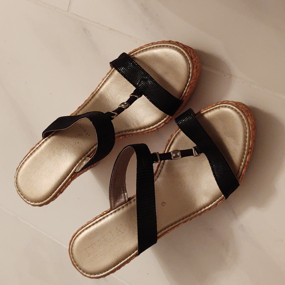 Wedge Heel - T Strap
